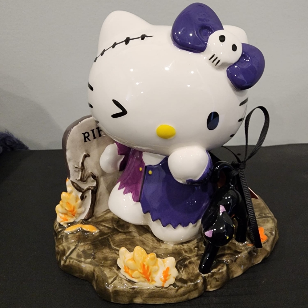 Hello Kitty ZOMBIE Figurine / BLUE SKY